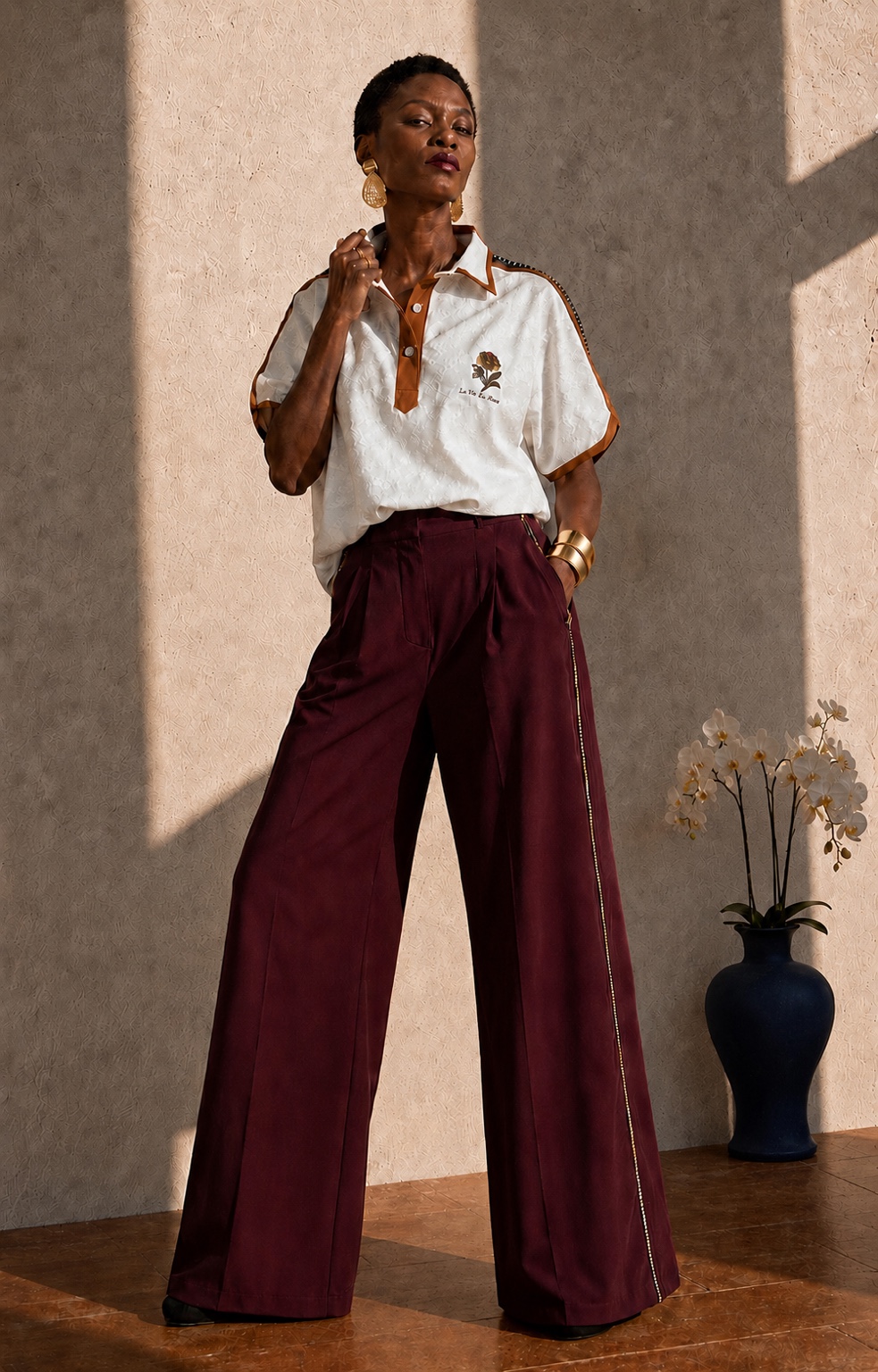 Polo ivoire brodé et pantalon large prune de la collection Babilove